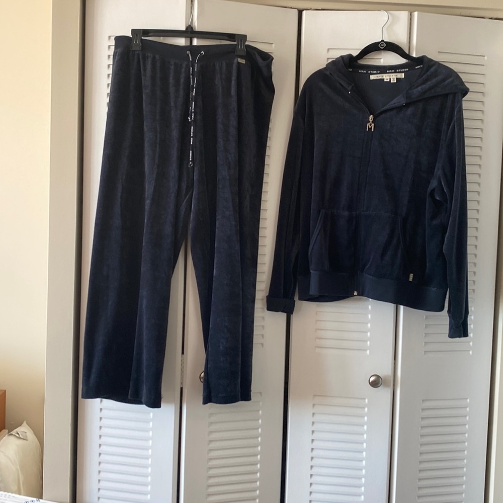 Max size 3X velour suit